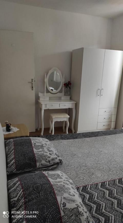 Bezek Apartment *
