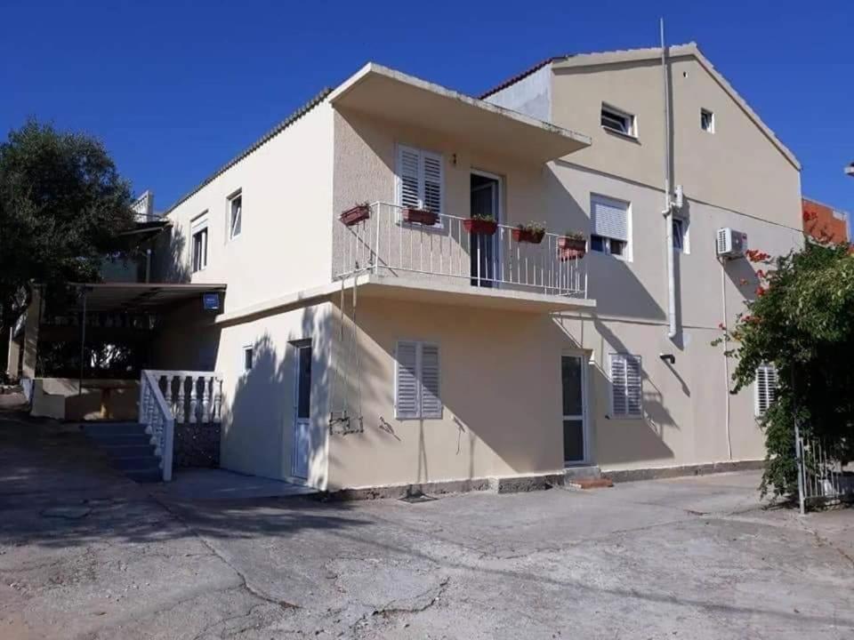 Bezek Apartment Ston