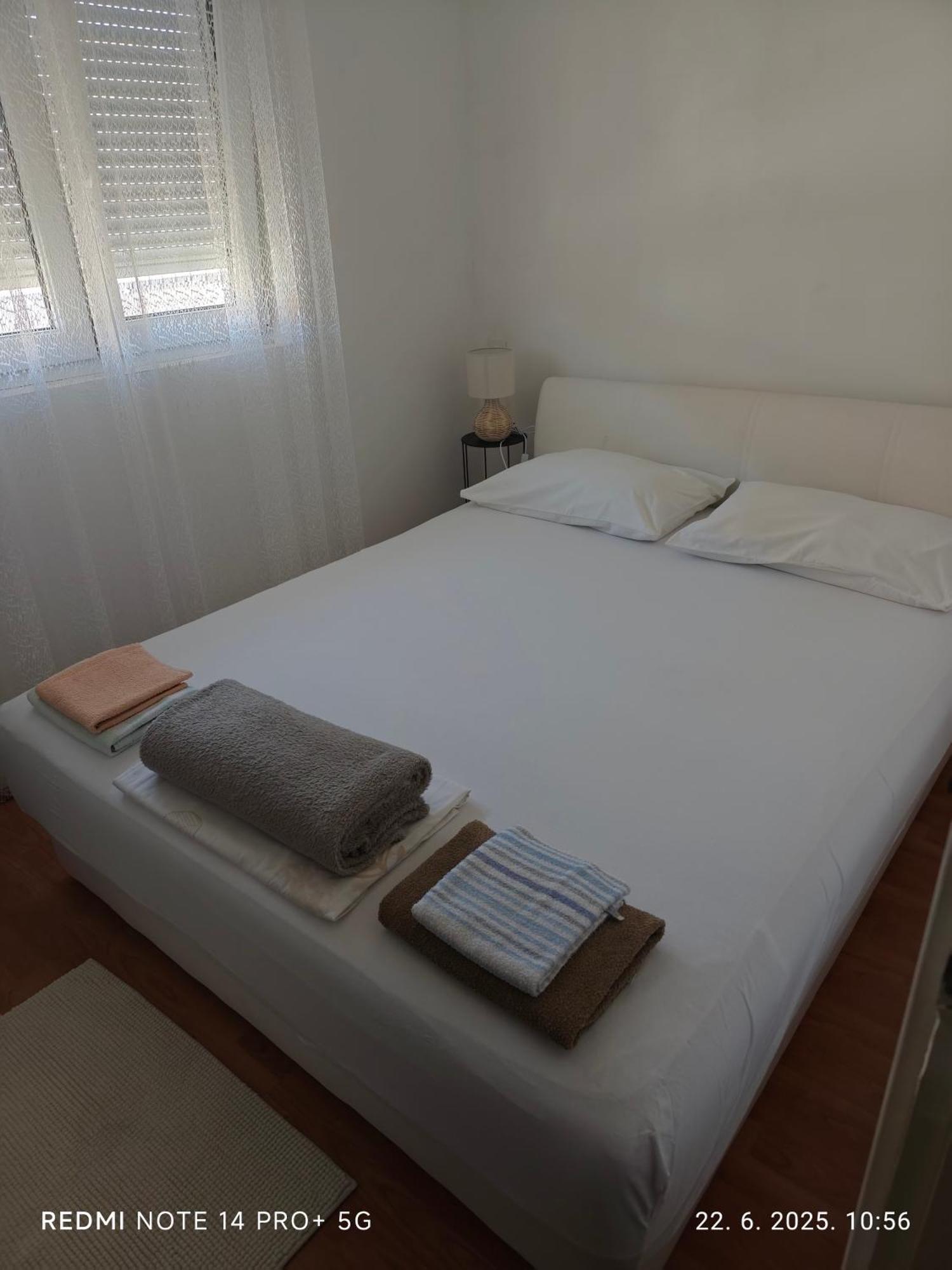 Bezek Apartment Ston